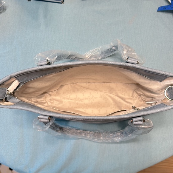 Thirty-One shoulder bag, zipper pouch, and coin purse - Picture 6 of 16